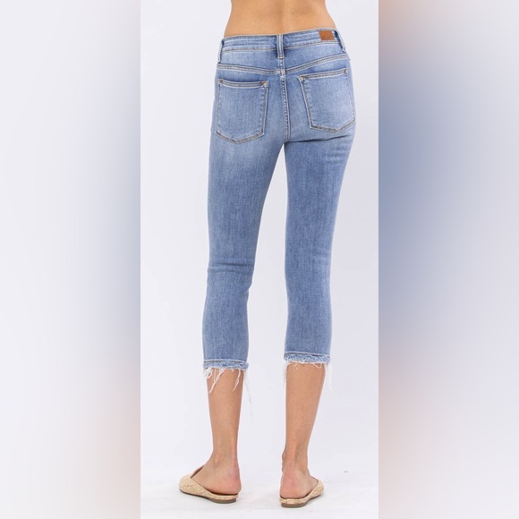 NWT Judy Blue Mid Rise Destroyed Skinny Capri - Picture 7 of 7